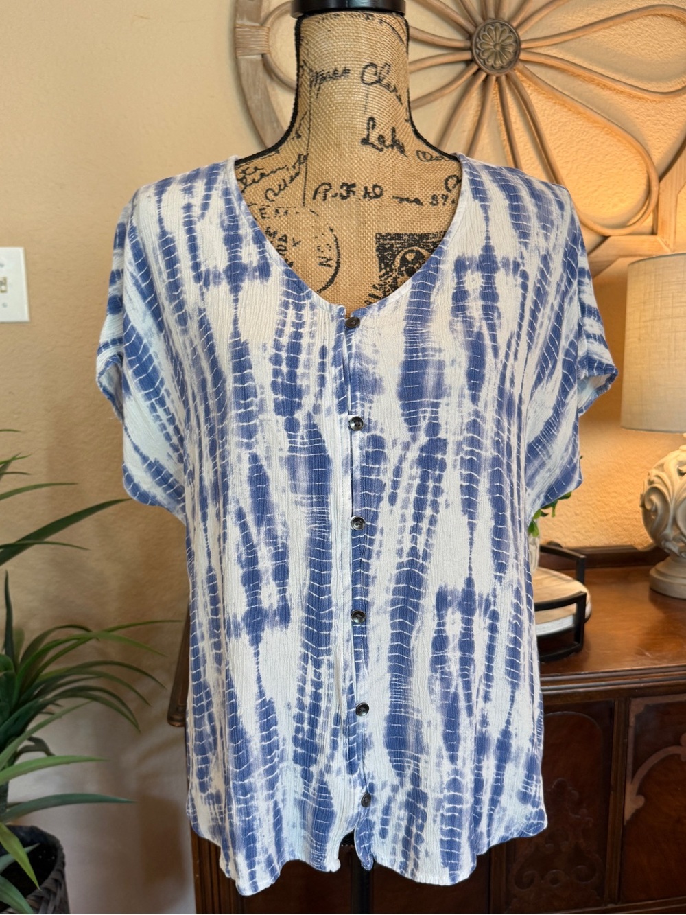 Maurice’s Tie-Dye Blue & White Button-Front Women's Top